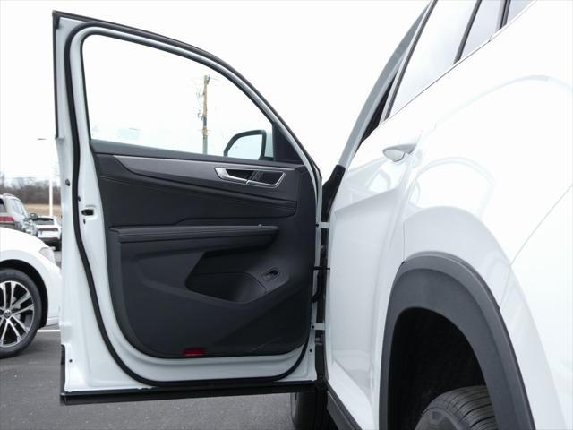 new 2025 Volkswagen Atlas Cross Sport car, priced at $43,103