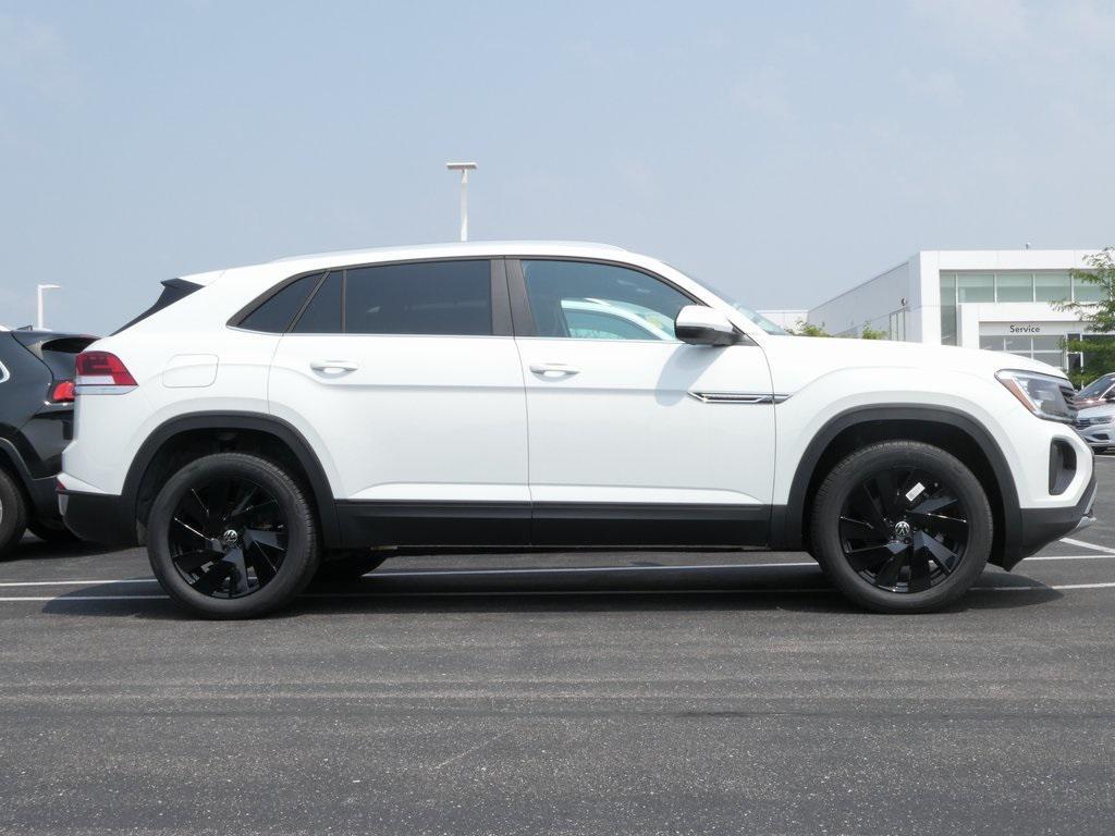 new 2025 Volkswagen Atlas Cross Sport car, priced at $43,103