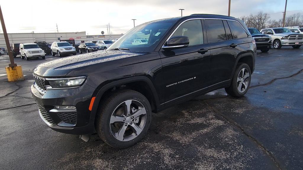 new 2025 Jeep Grand Cherokee car, priced at $55,360