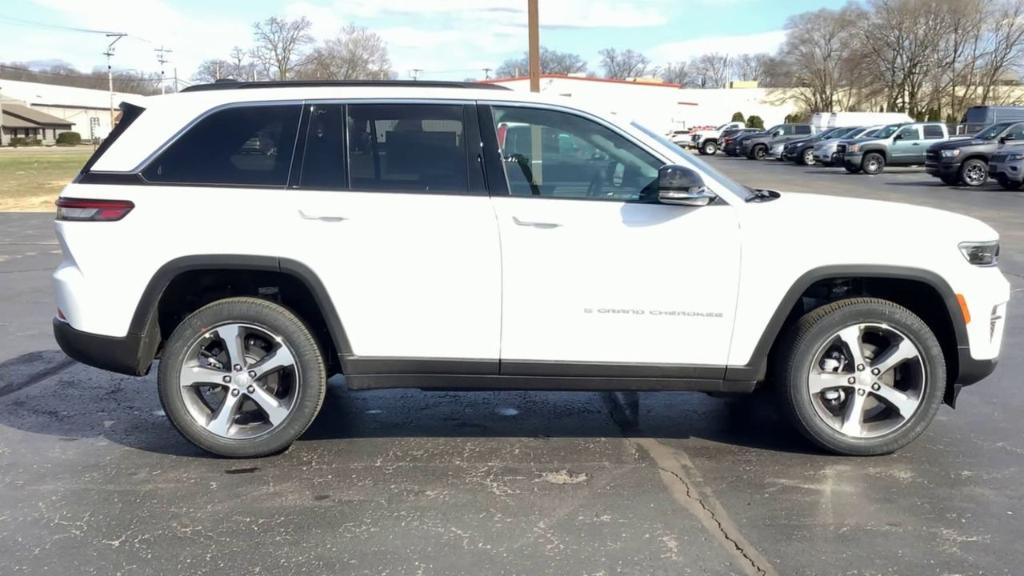 new 2024 Jeep Grand Cherokee car, priced at $53,574