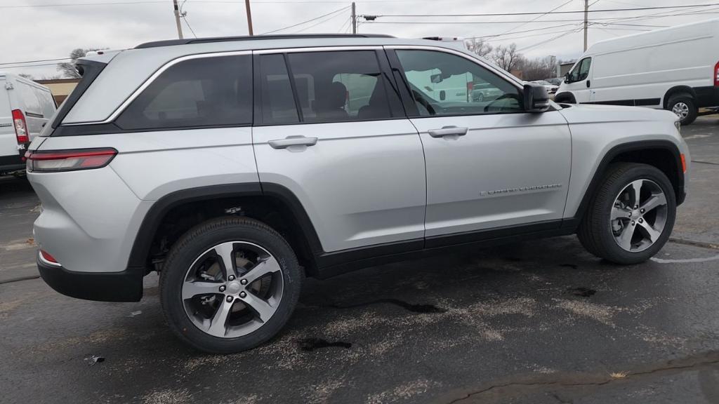 new 2025 Jeep Grand Cherokee car, priced at $55,360