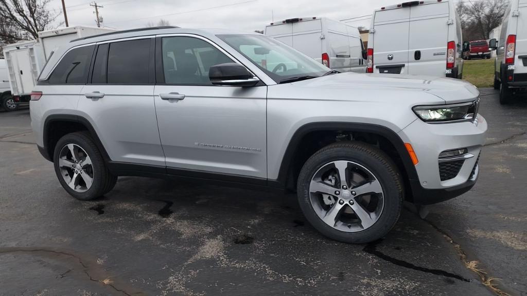 new 2025 Jeep Grand Cherokee car, priced at $55,360