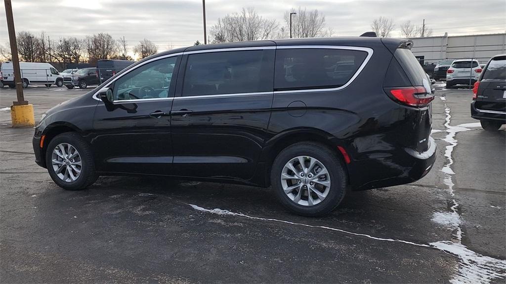 new 2025 Chrysler Pacifica car, priced at $50,315