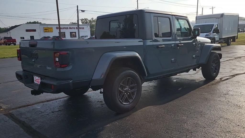 new 2024 Jeep Gladiator car, priced at $53,556