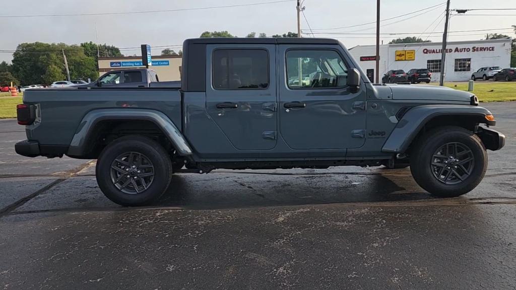 new 2024 Jeep Gladiator car, priced at $53,556