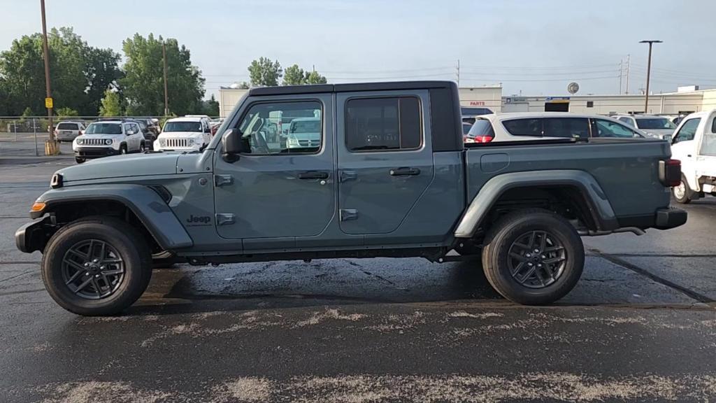 new 2024 Jeep Gladiator car, priced at $53,556