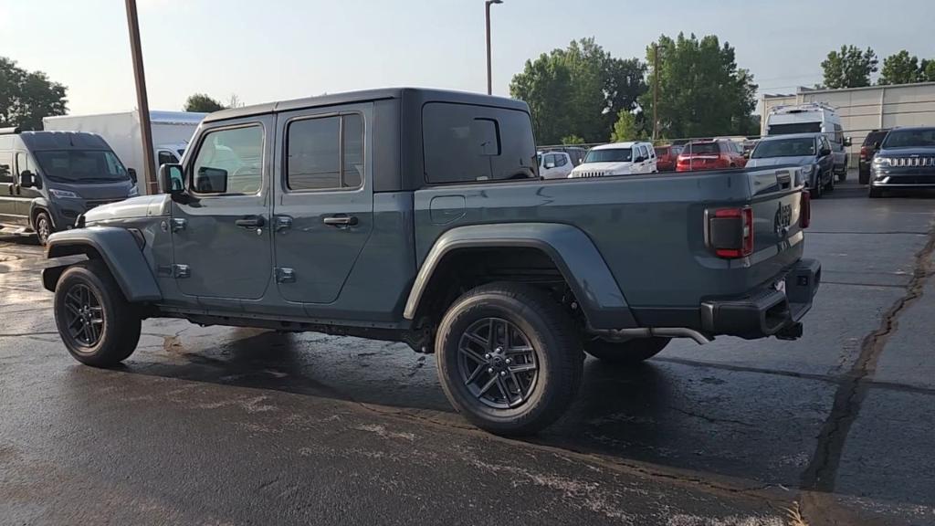 new 2024 Jeep Gladiator car, priced at $53,556