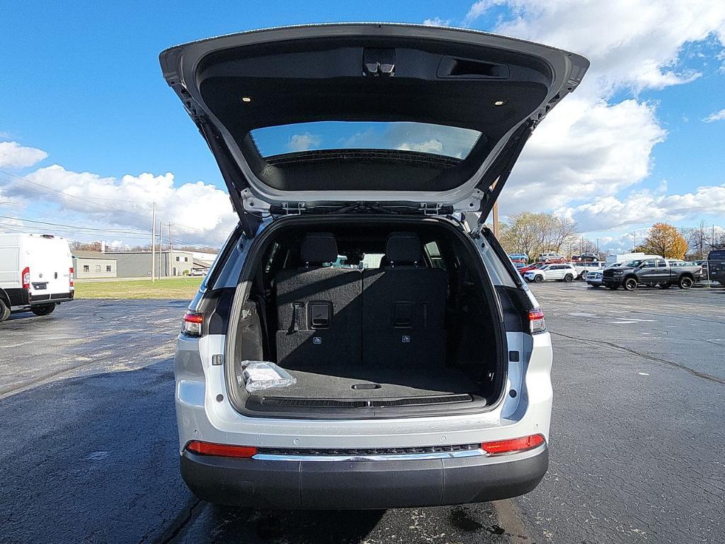 new 2025 Jeep Grand Cherokee L car, priced at $46,715