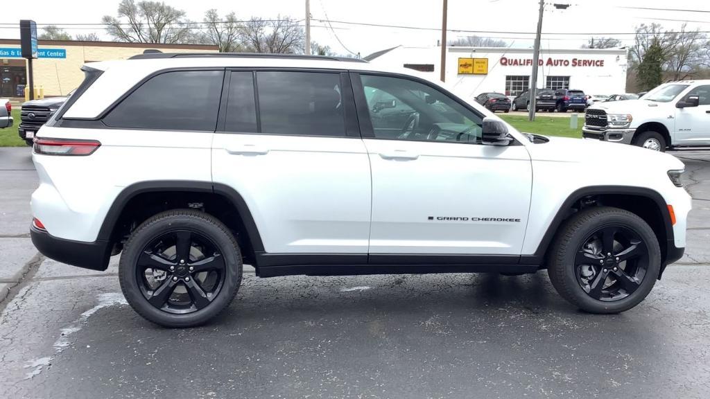 new 2024 Jeep Grand Cherokee car, priced at $59,640