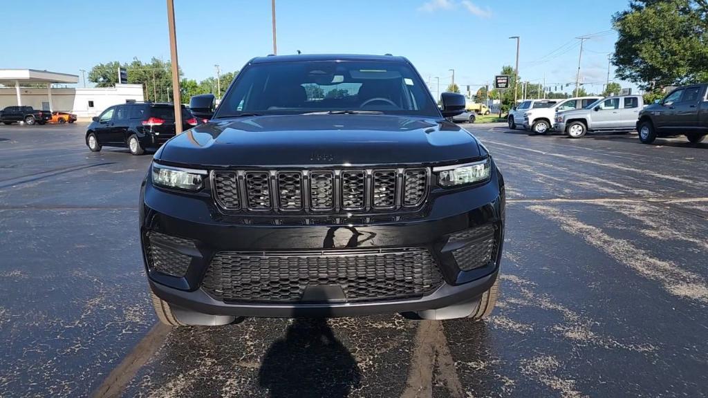 new 2024 Jeep Grand Cherokee car, priced at $49,670