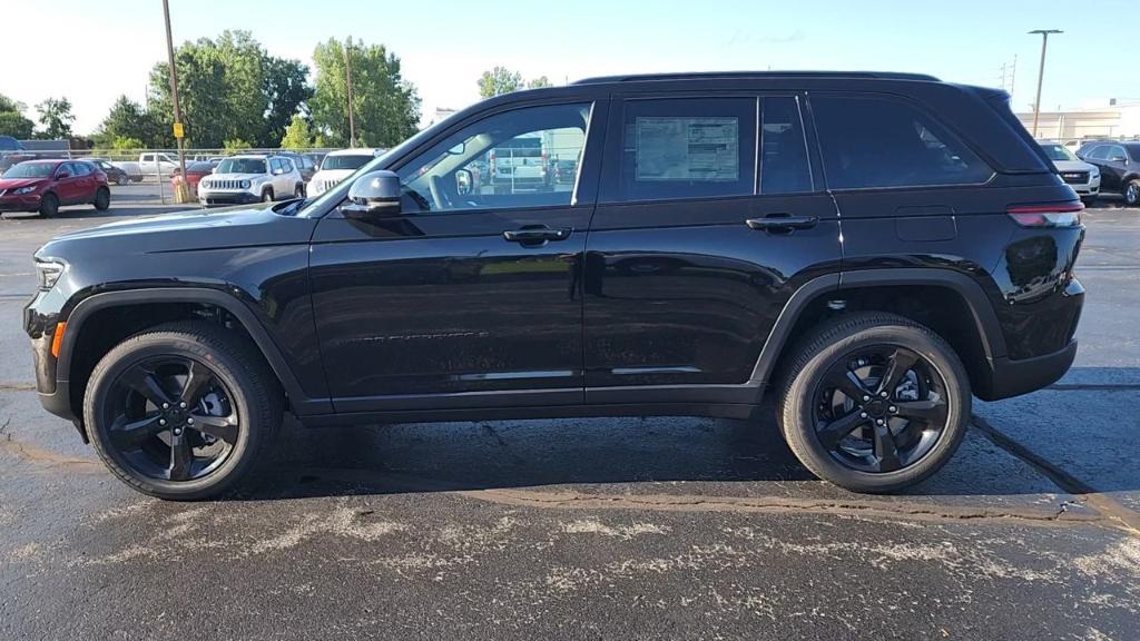 new 2024 Jeep Grand Cherokee car, priced at $49,670