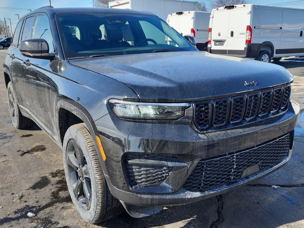 new 2025 Jeep Grand Cherokee car, priced at $48,670