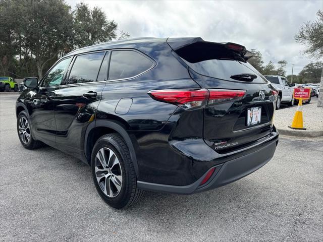 used 2022 Toyota Highlander car, priced at $32,200