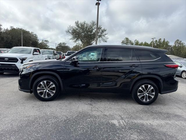 used 2022 Toyota Highlander car, priced at $32,200