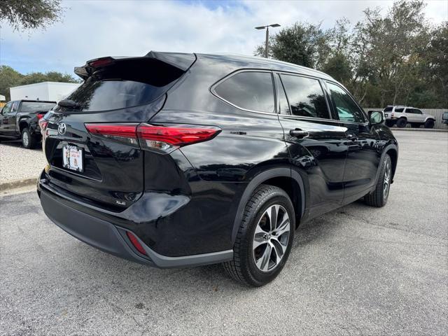 used 2022 Toyota Highlander car, priced at $32,200