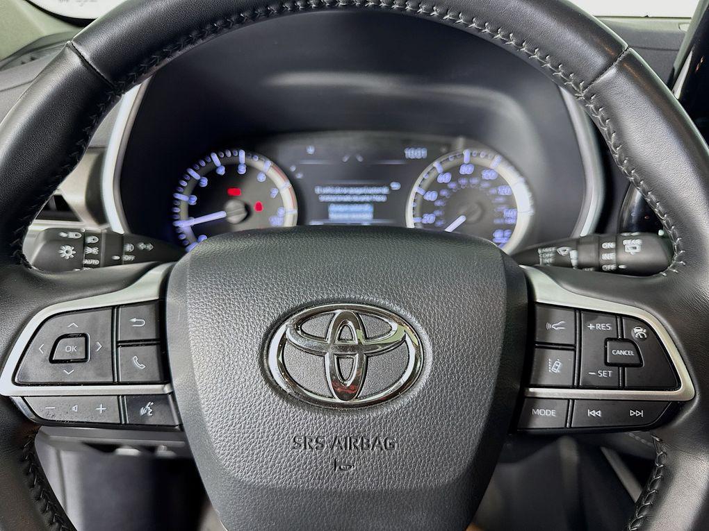 used 2024 Toyota Highlander car, priced at $36,800