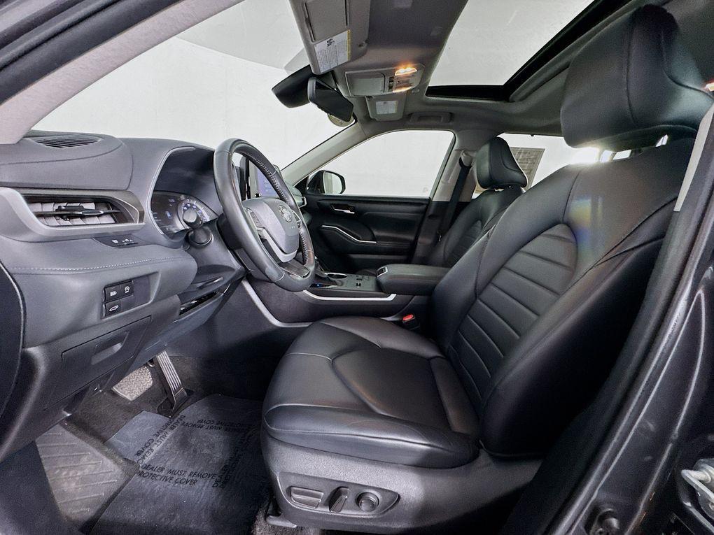 used 2024 Toyota Highlander car, priced at $36,800