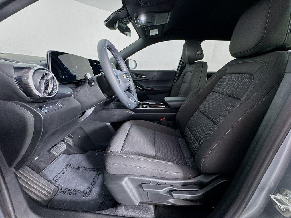 used 2026 Chevrolet Equinox car, priced at $25,400