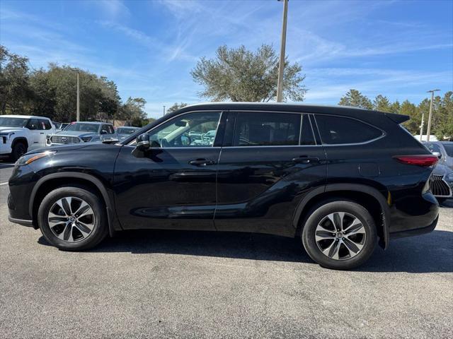 used 2022 Toyota Highlander car, priced at $33,500