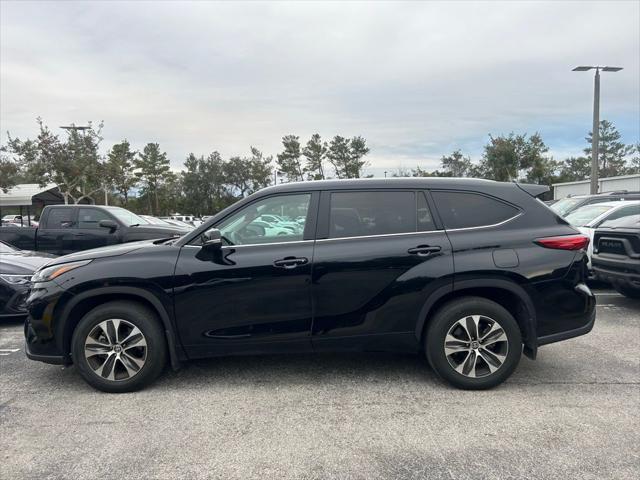 used 2022 Toyota Highlander car, priced at $34,900