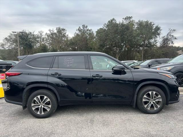 used 2022 Toyota Highlander car, priced at $34,900