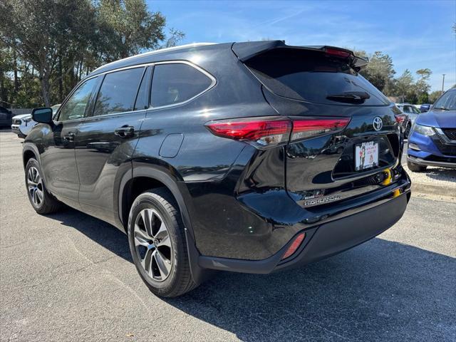 used 2022 Toyota Highlander car, priced at $33,500