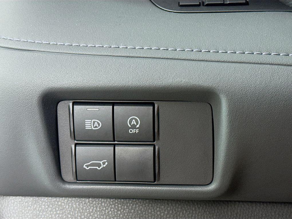 used 2024 Toyota Highlander car, priced at $37,900