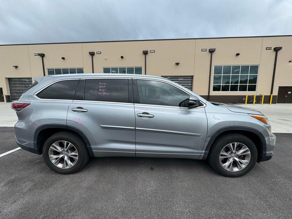 used 2015 Toyota Highlander car, priced at $17,500