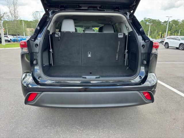 used 2021 Toyota Highlander Hybrid car, priced at $37,900