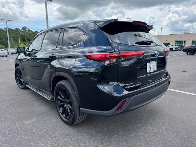used 2021 Toyota Highlander Hybrid car, priced at $37,900