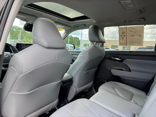 used 2021 Toyota Highlander Hybrid car, priced at $37,900