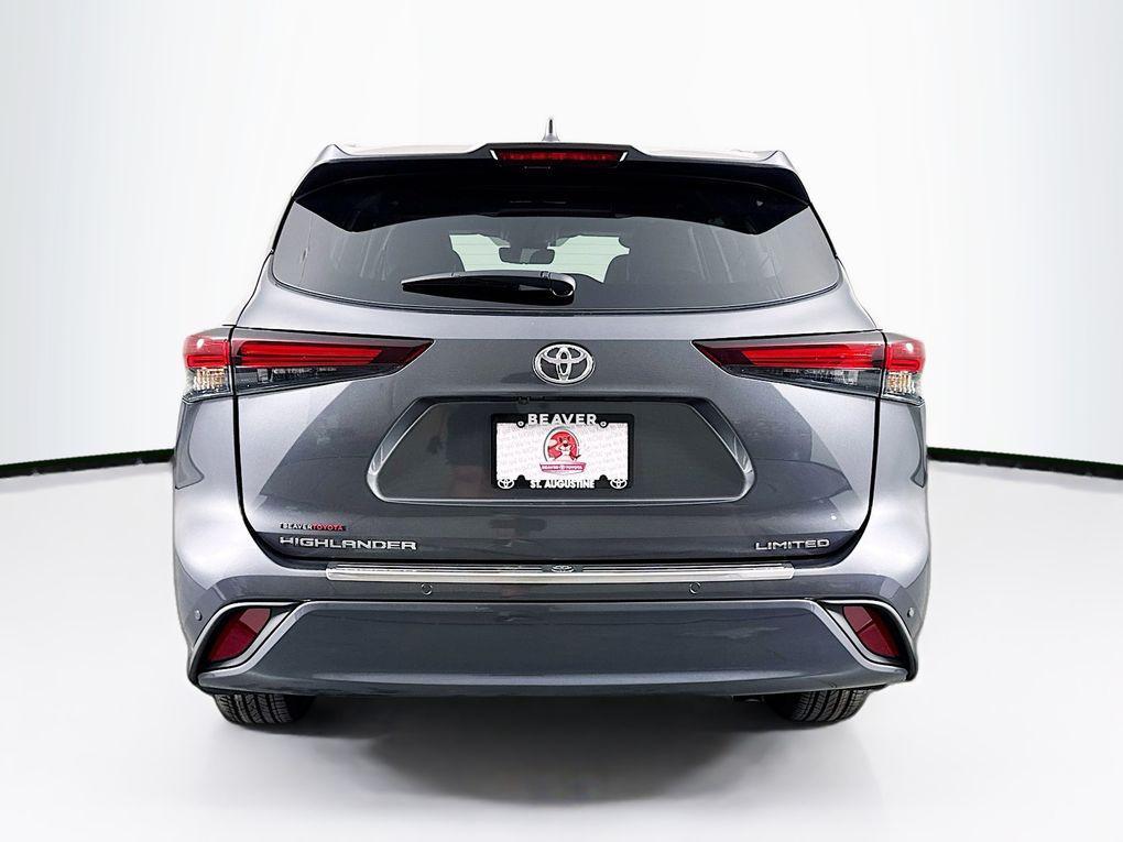 used 2025 Toyota Highlander car, priced at $50,900