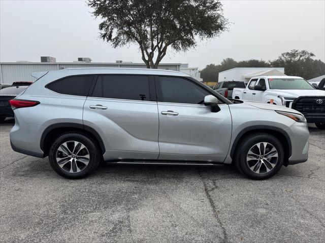 used 2022 Toyota Highlander Hybrid car, priced at $37,000