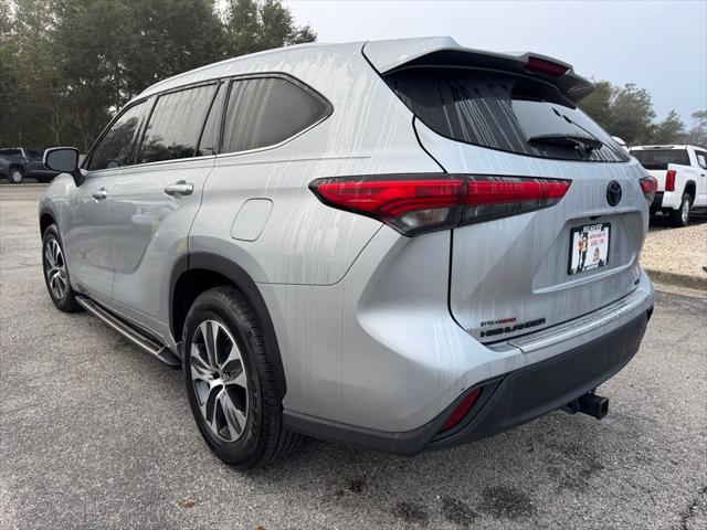 used 2022 Toyota Highlander Hybrid car, priced at $37,000