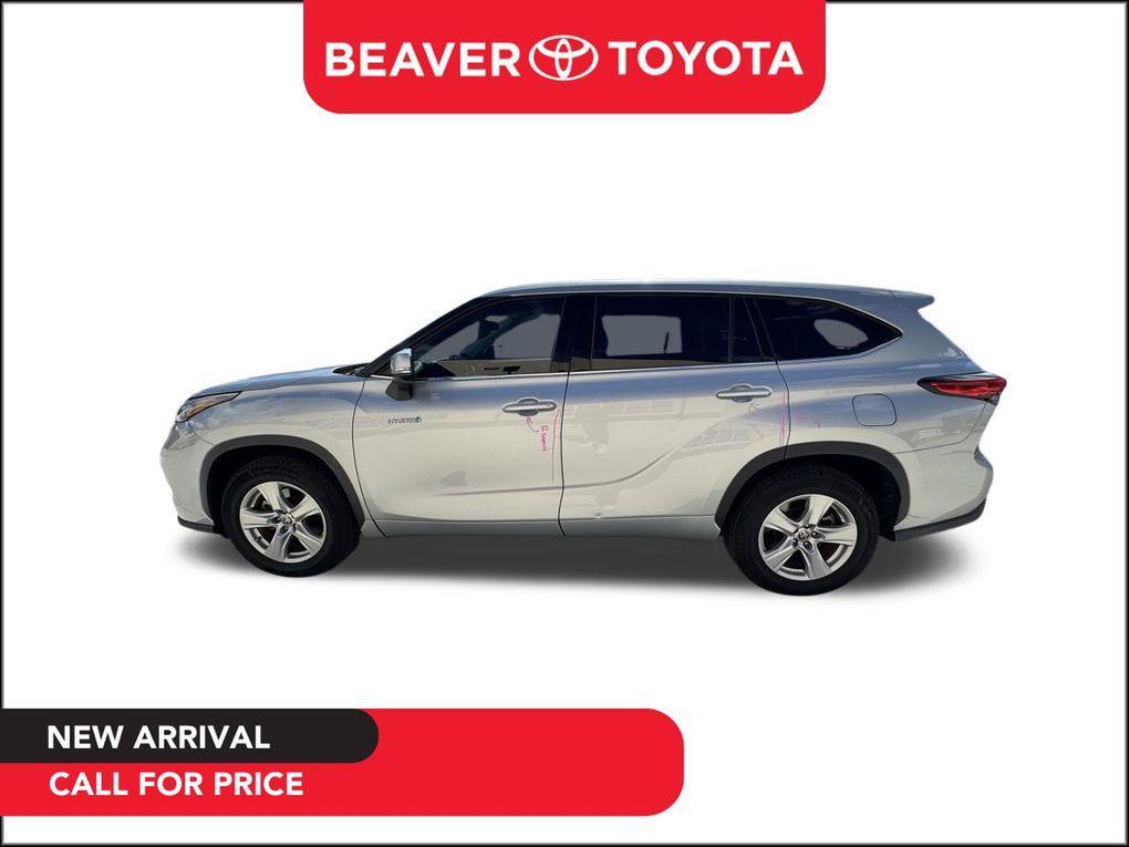 used 2021 Toyota Highlander Hybrid car, priced at $29,800