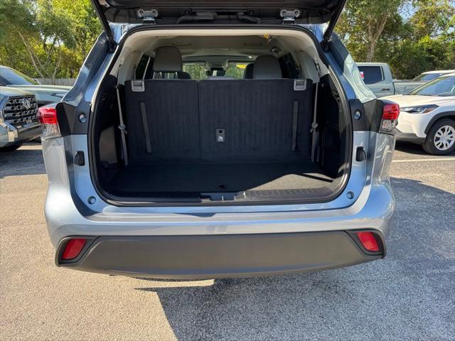 used 2022 Toyota Highlander car, priced at $35,500