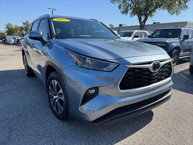 used 2022 Toyota Highlander car, priced at $35,500