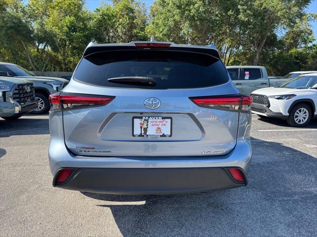 used 2022 Toyota Highlander car, priced at $35,500