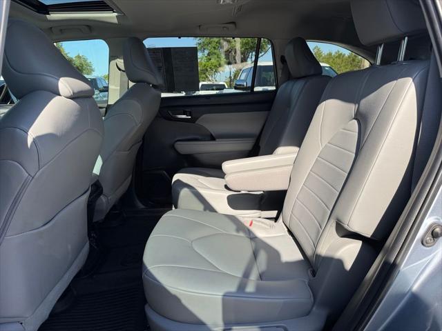 used 2022 Toyota Highlander car, priced at $35,500