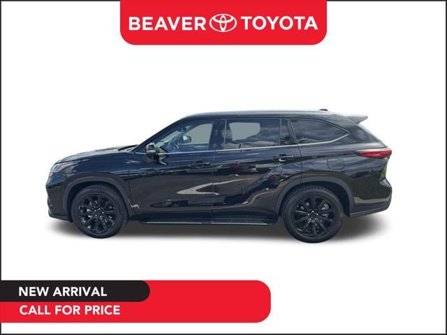 used 2021 Toyota Highlander car, priced at $36,400