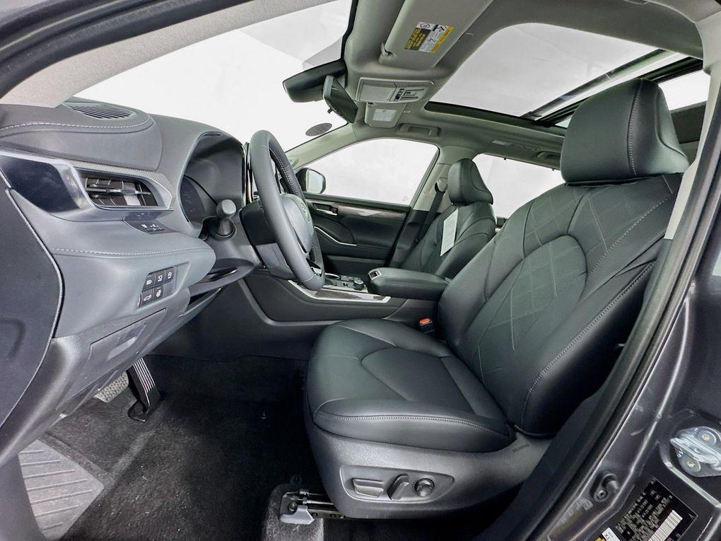 new 2025 Toyota Highlander car, priced at $55,591