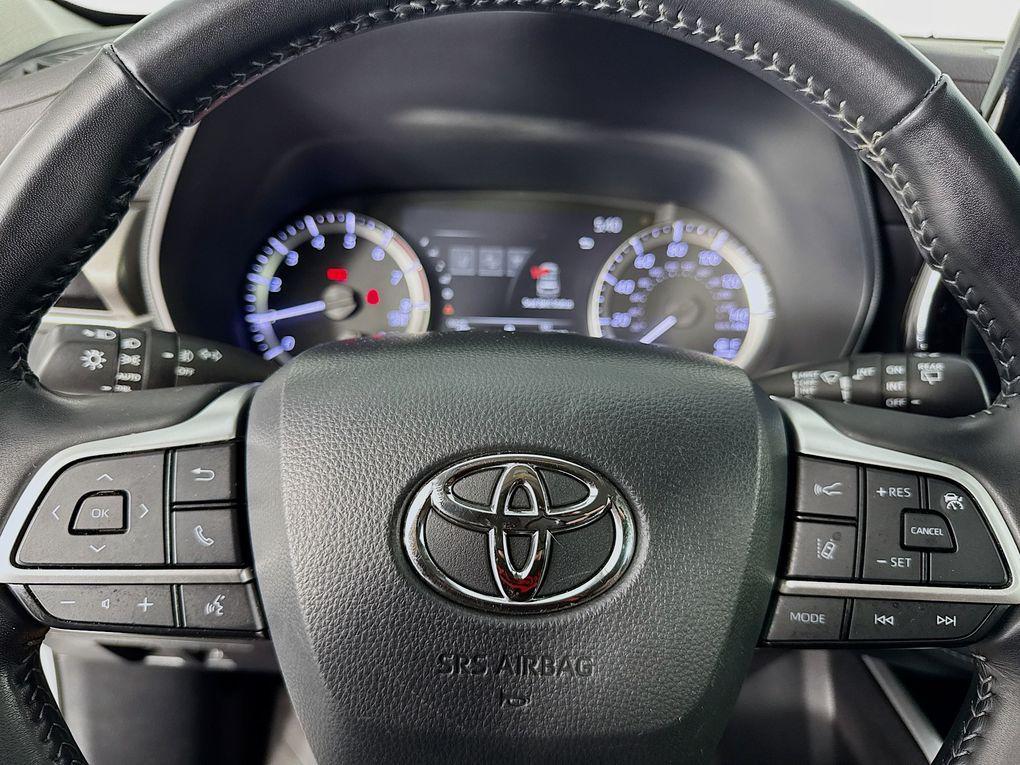 used 2023 Toyota Highlander car, priced at $34,000