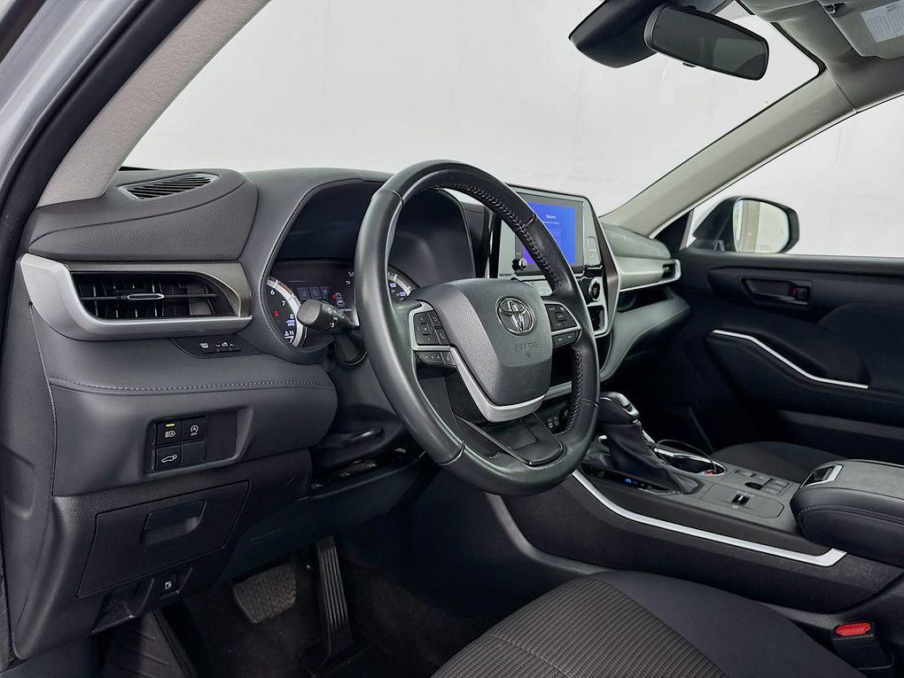 used 2023 Toyota Highlander car, priced at $34,000