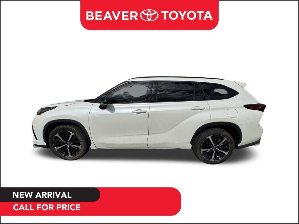 used 2021 Toyota Highlander car, priced at $32,900