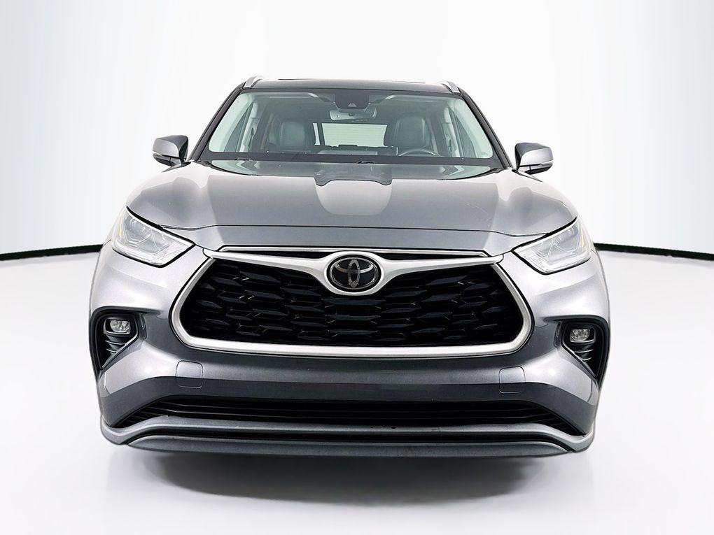 used 2021 Toyota Highlander car, priced at $24,400