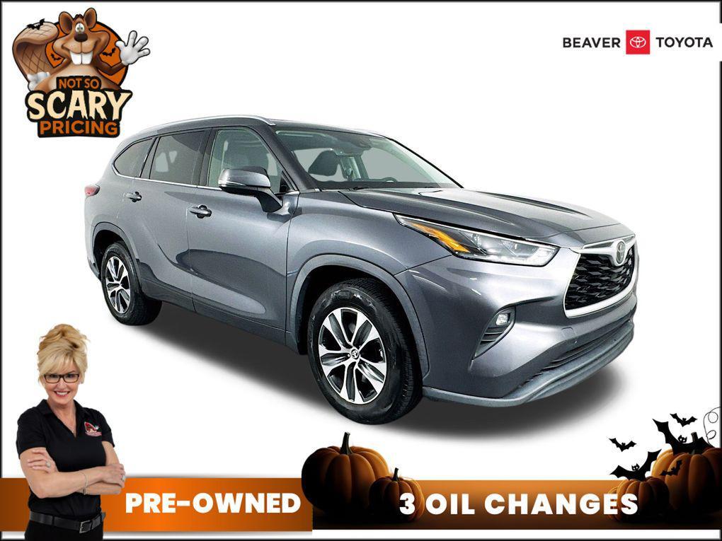 used 2021 Toyota Highlander car, priced at $24,400