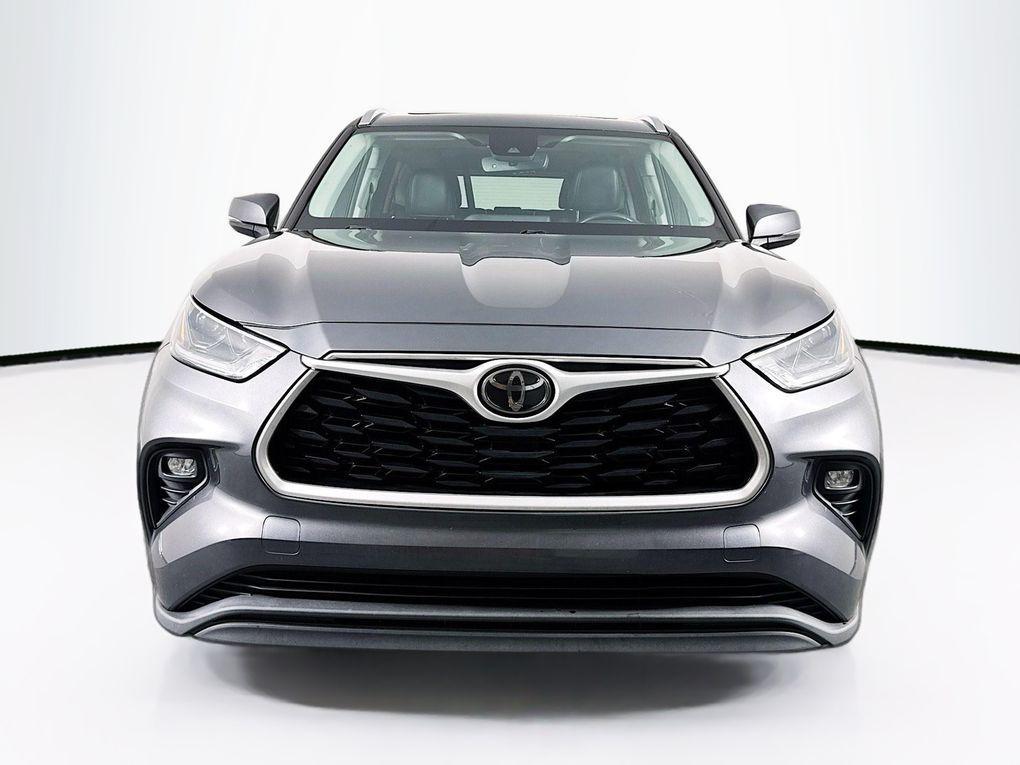 used 2021 Toyota Highlander car, priced at $25,500
