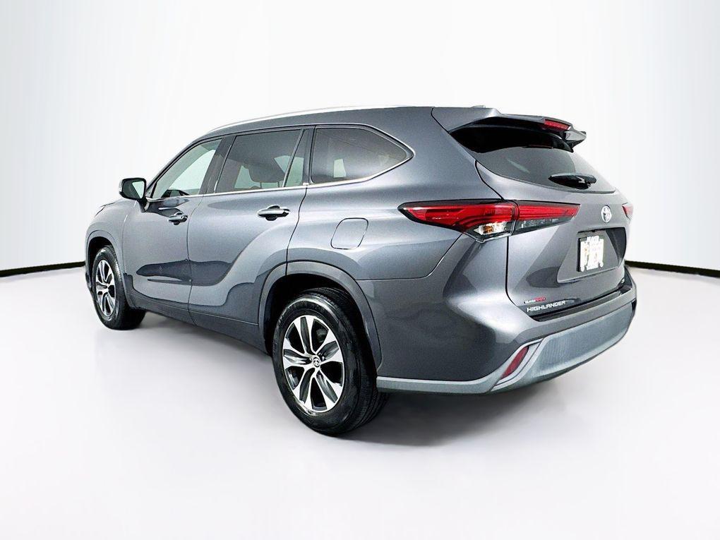 used 2021 Toyota Highlander car, priced at $24,400