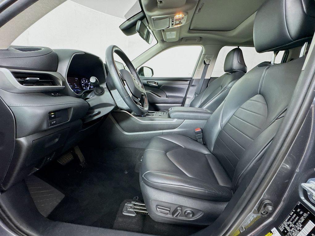 used 2021 Toyota Highlander car, priced at $24,400