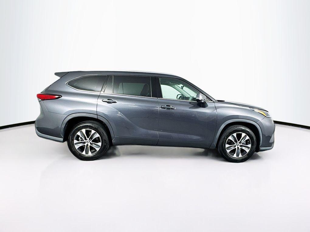 used 2021 Toyota Highlander car, priced at $25,500